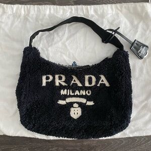 AUTHENTIC Prada Black Re-Edition 2000 Bag